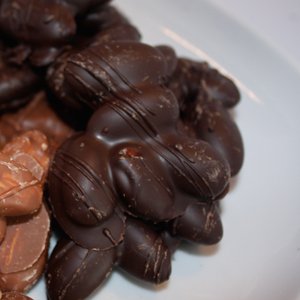 Almonds Covered In Dark Chocolate In A One Pound Gift Box logo