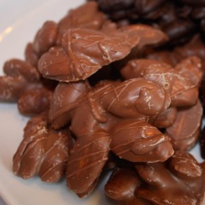 Almonds Covered In Milk Chocolate In A One Pound Gift Box logo