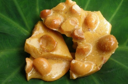 Hawaiian Value Pack Big Wave Macadamia Nut Brittle 4 Bags logo