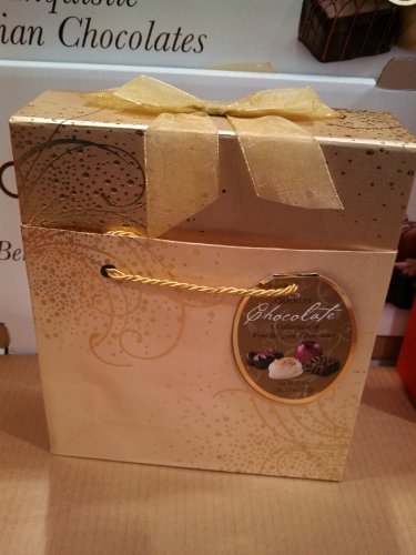 New Gudrun Holiday Fine Belgian Dark Chocolate Gold Wrap 18.4 Oz Sealed Gift Box logo
