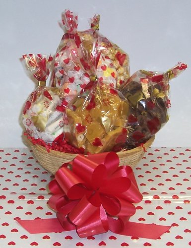 Scott’s Cakes Small Beach Lovers Valentine Basket No Handle Heart Wrapping logo