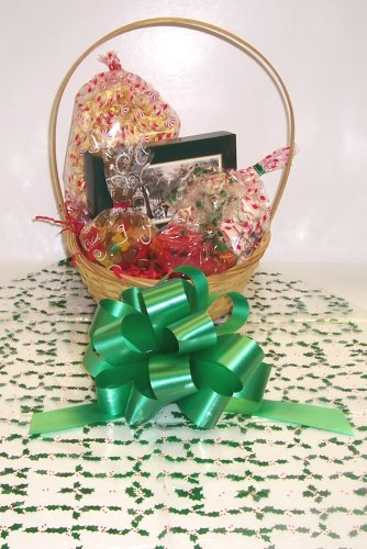 Scott’s Cakes Small Seasons Greetings Christmas Basket With Handle Holly Wrapping logo