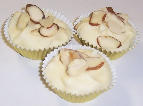 Scott’s Cakes White Chocolate Almond Clusters In A Decorative Box logo