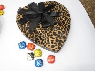 Valentine’s Day Heart,chocolate Heart, Heart,with Dove Chocolate, Rich Fabric Opattern, Cheetah Print Heart logo